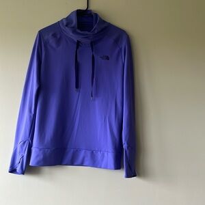 Women’s The North Face purple long sleeve pull over with thumb holes. Size M